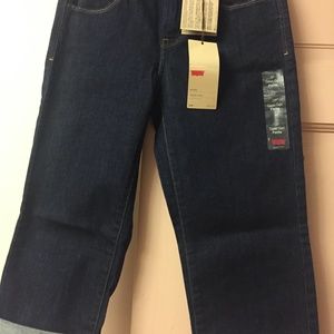 Levis Women's Classic Capri  size 2P